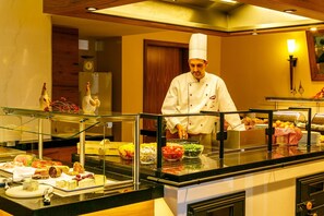 Se sirven desayunos, comidas, cenas y cocina regional 