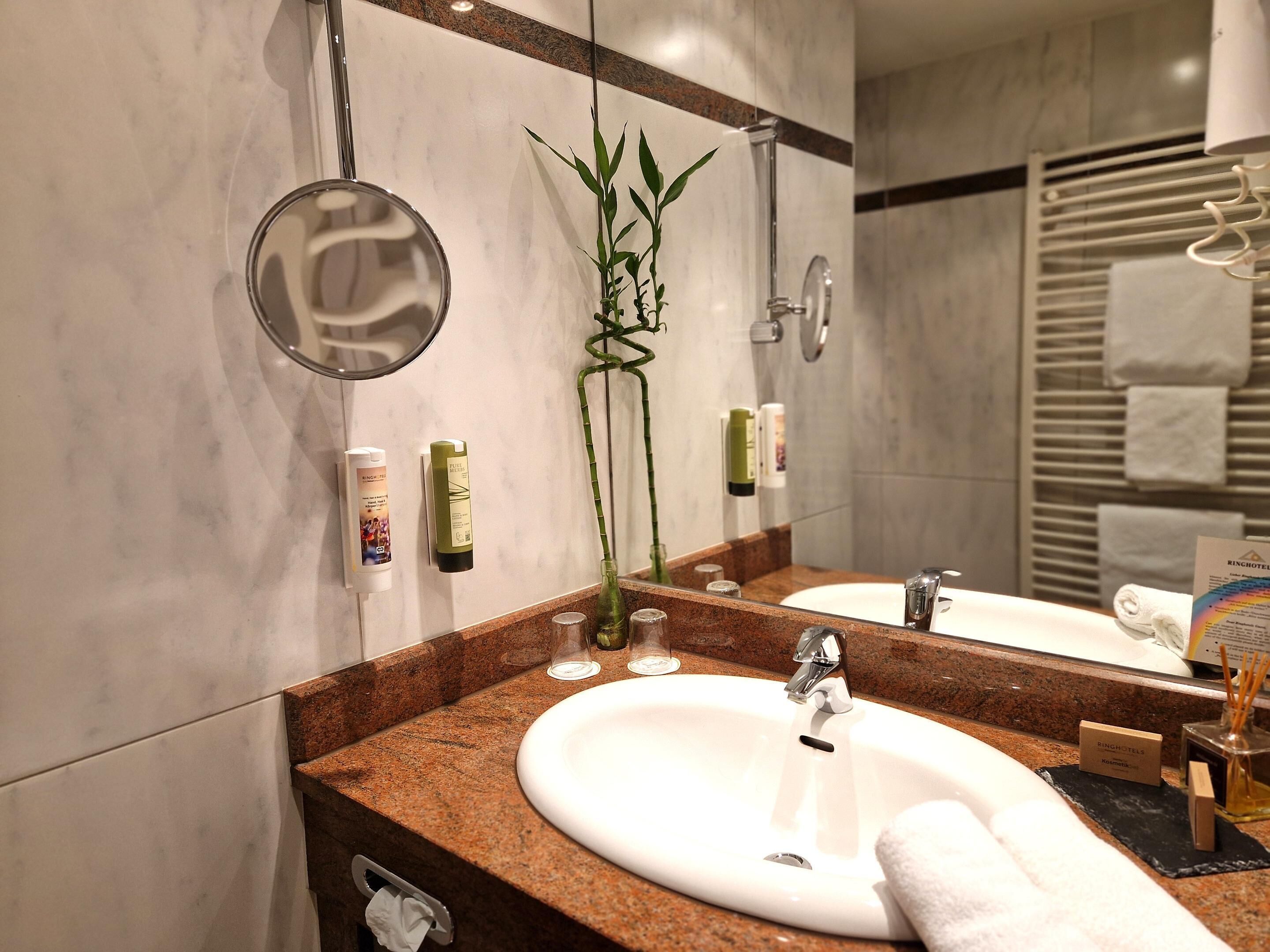 comfort plus zimmer | bathroom | hair dryer, bathrobes, slippers, towels