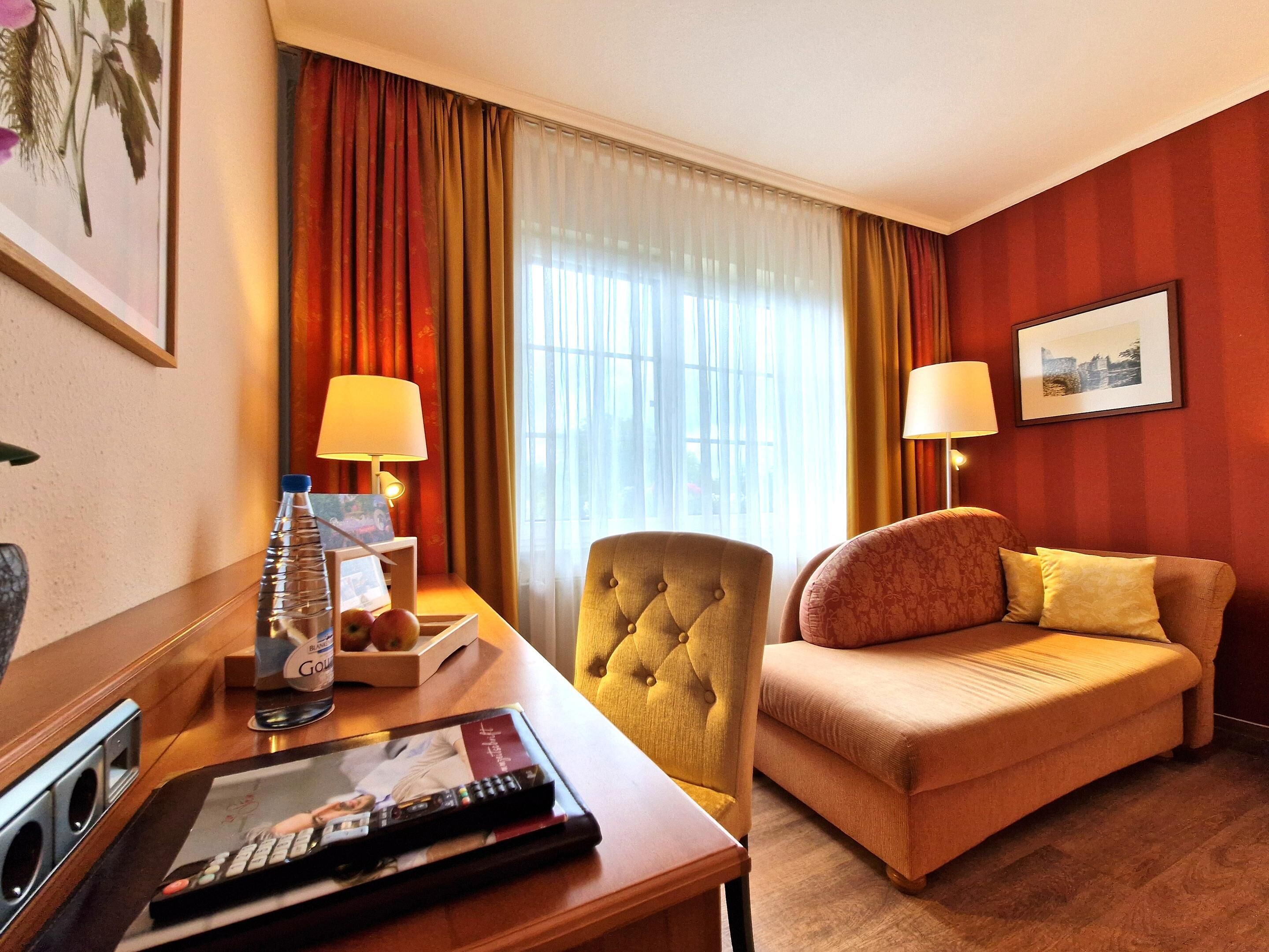 comfort zimmer a | minibar, in-room safe, desk, free wifi