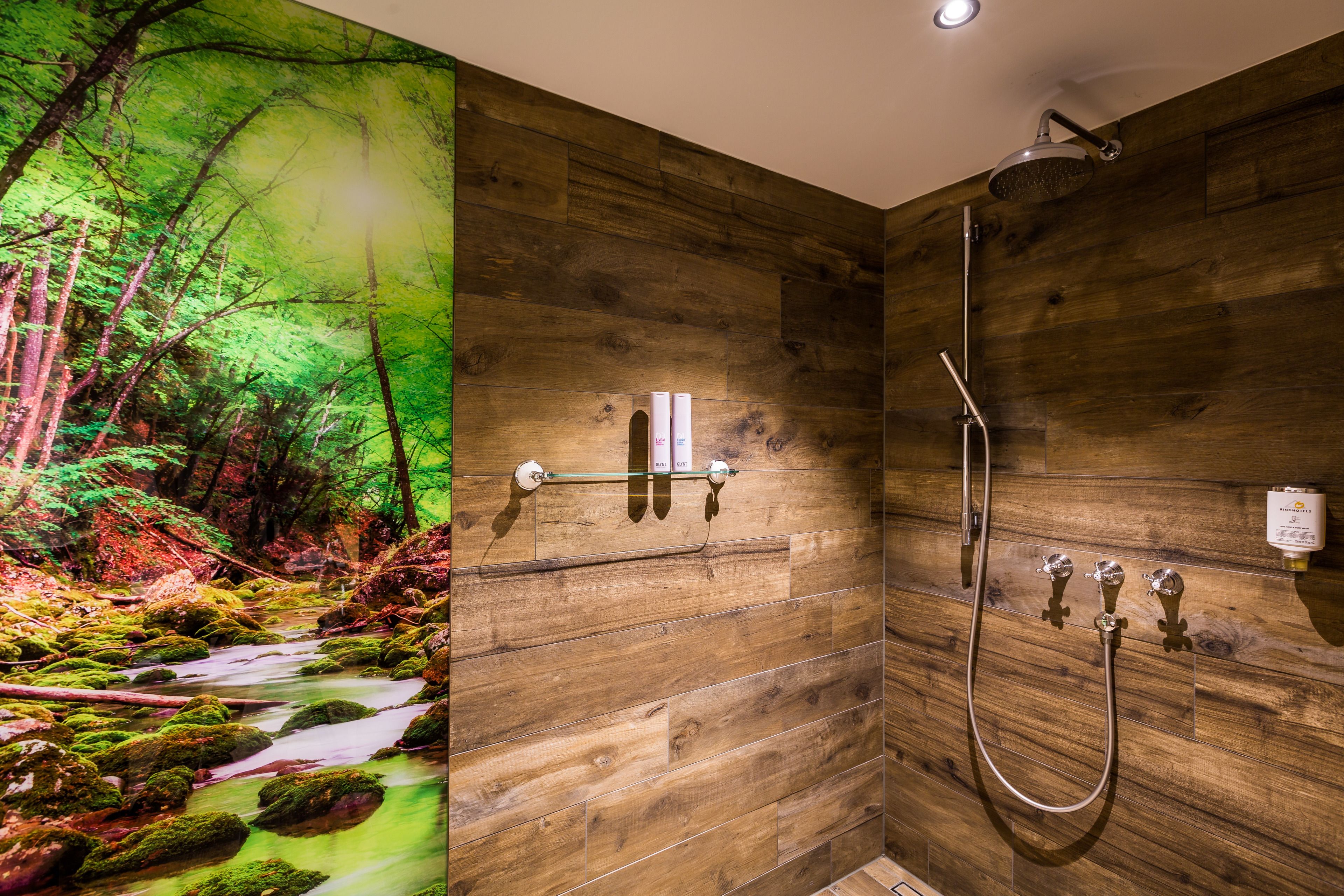 suite | bathroom | shower, free toiletries, hair dryer, towels