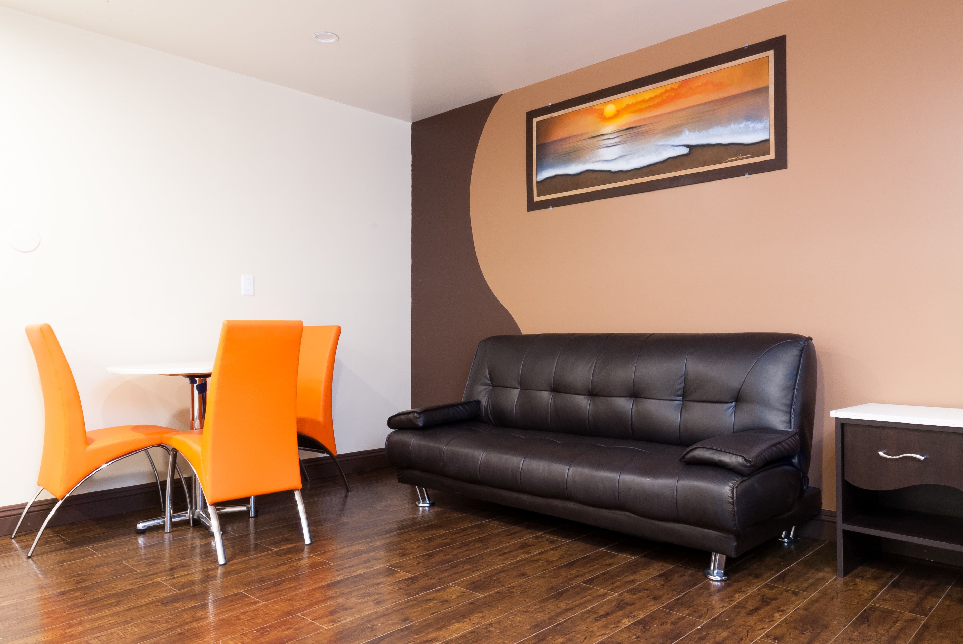 Pillowtop beds, desk, iron/ironing board, free WiFi