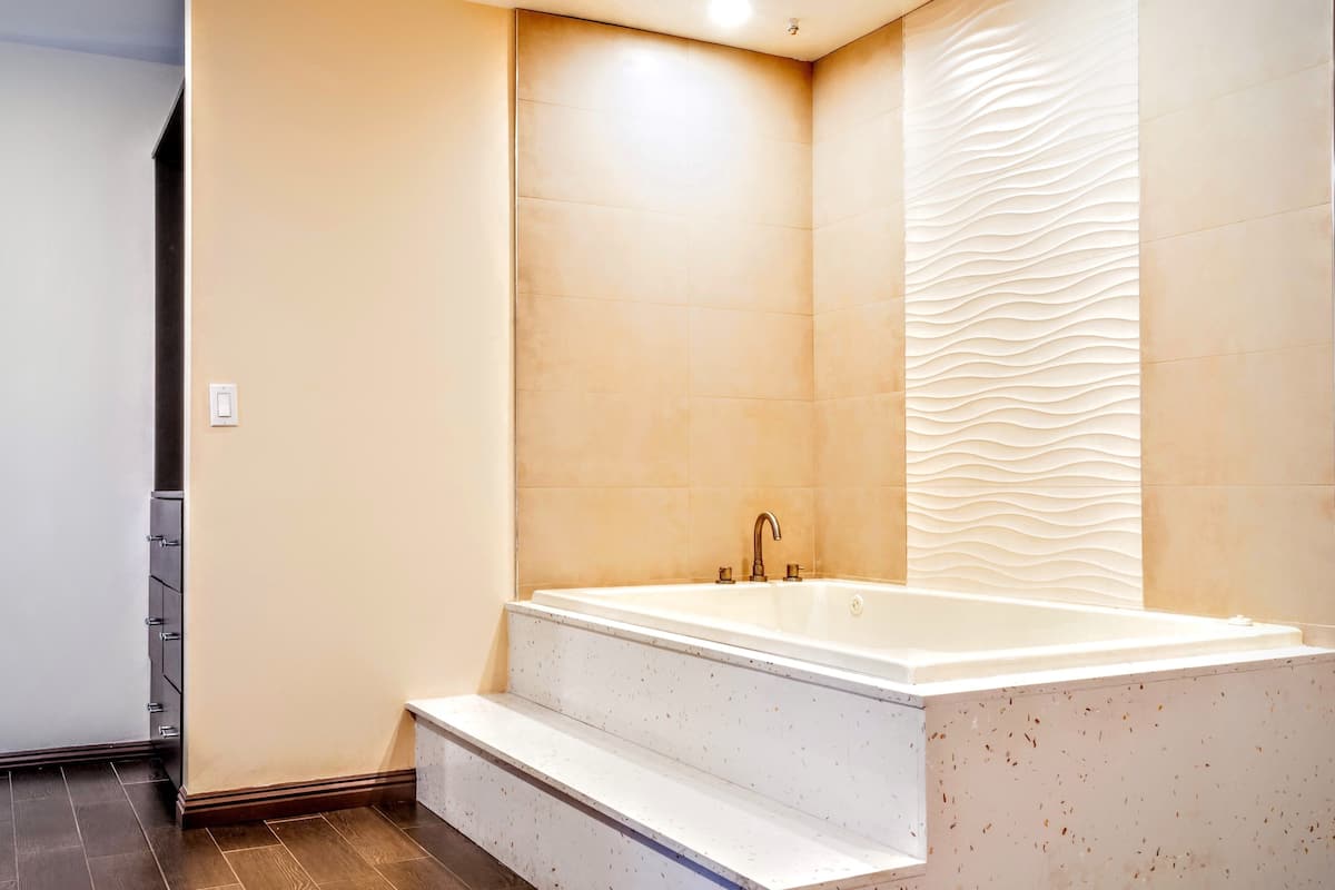 Romantic Loft, 1 King Bed, Jetted Tub | Pillowtop beds, desk, iron/ironing board, WiFi (free)