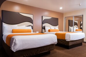 Pillow-top beds, desk, iron/ironing board, free WiFi - Redondo Pier Inn (Redondo Beach)