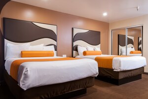 Colchones con pillow-top, escritorio y tabla de planchar con plancha 