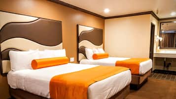 Quarto luxo, 2 camas Queen | Camas com colchões pillow-top, escrivaninha