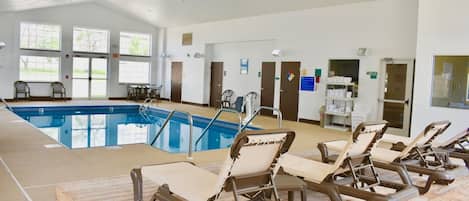 Una piscina cubierta