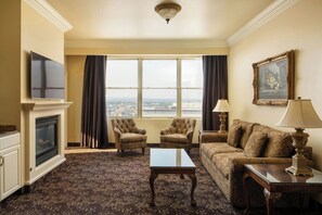 Junior Suite, 1 King Bed with Sofa bed, Corner | Frette Italian sheets, premium bedding, pillowtop beds, in-room safe