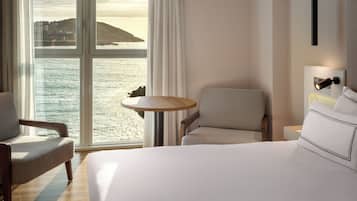 Habitación Premium, vistas al mar | Caja fuerte, cortinas opacas, tabla de planchar con plancha