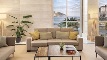 Een 37-inch flatscreentelevisie met satellietzenders en televisie