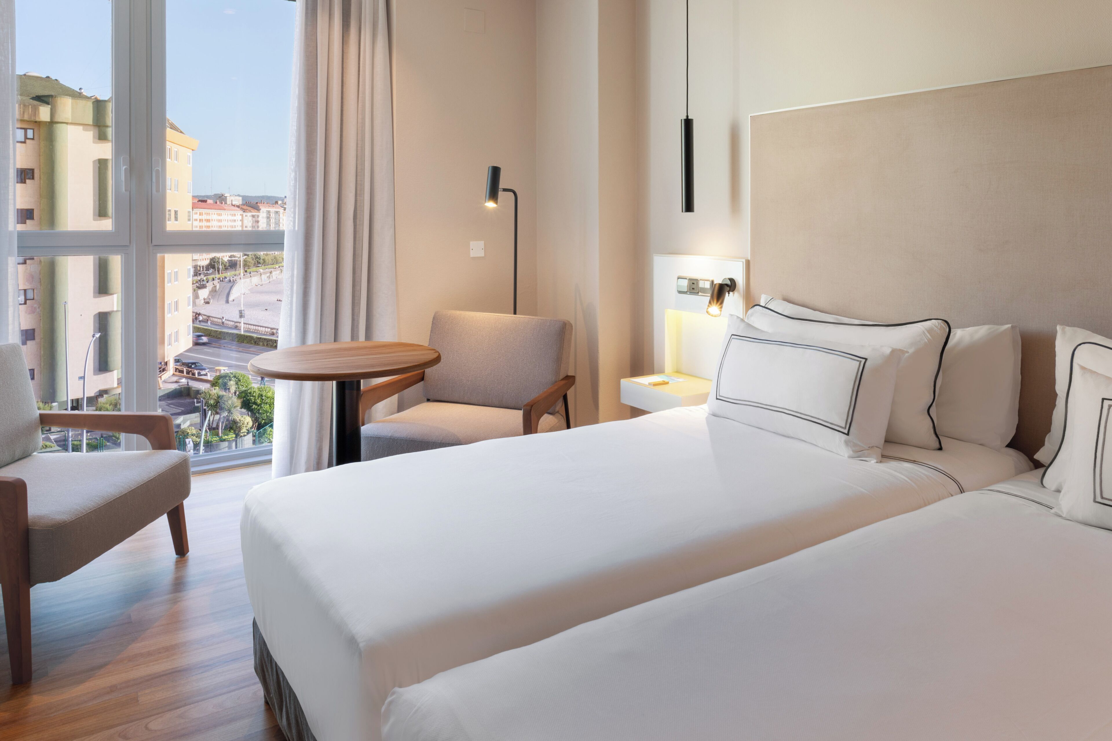 Deluxe Room with Sea and Promenade View