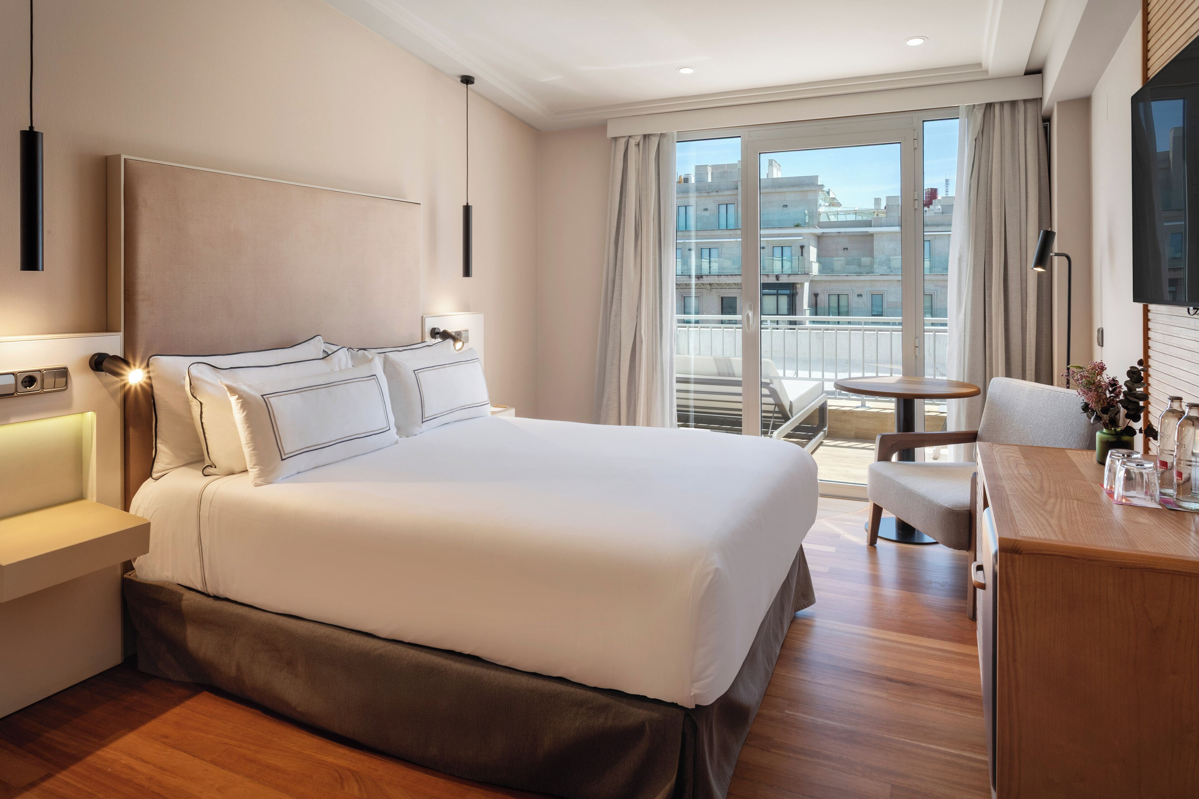 Caja de seguridad en la habitación, escritorio y cortinas blackout 