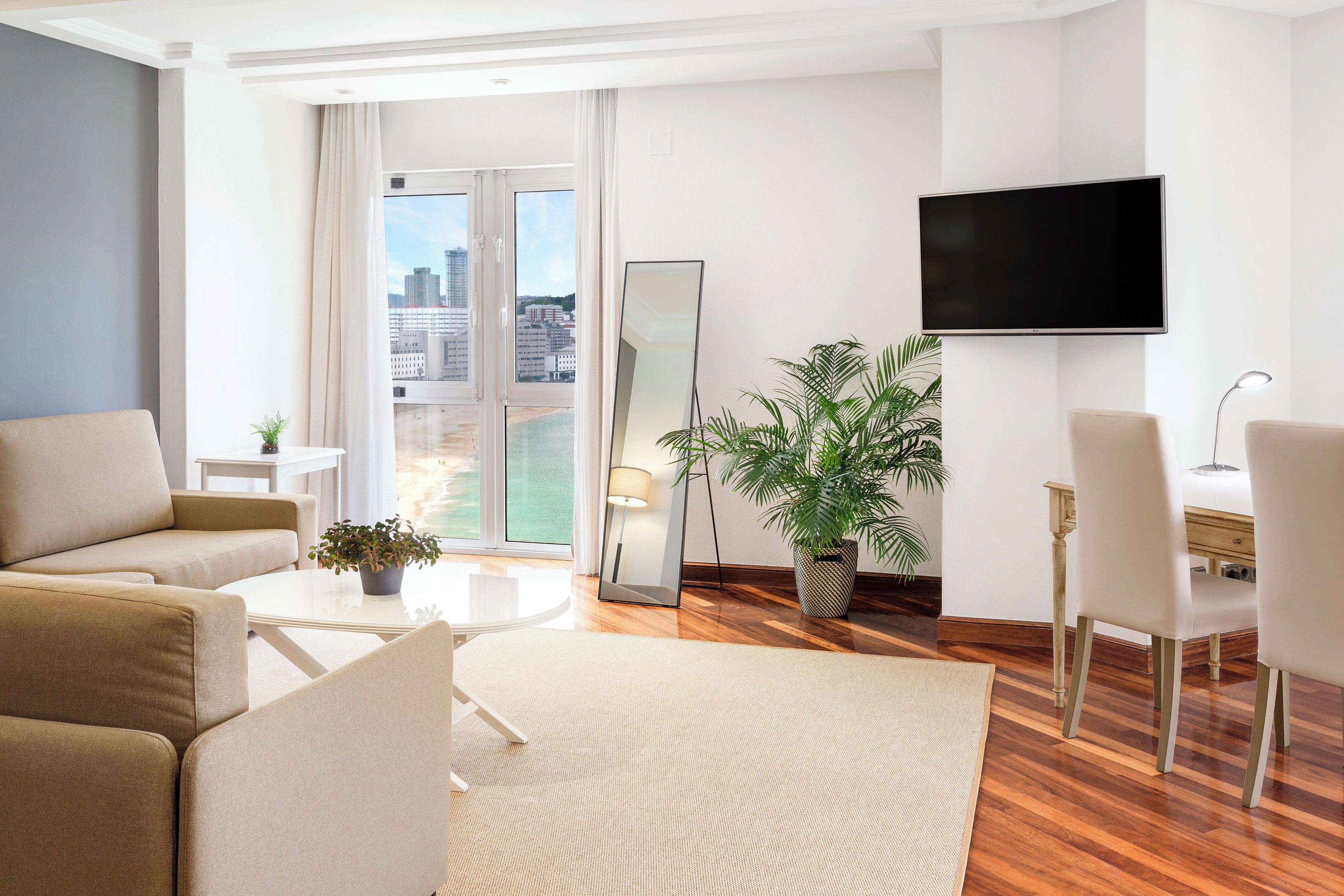 grand suite, sea view | 1 bedroom, minibar, in-room safe, desk