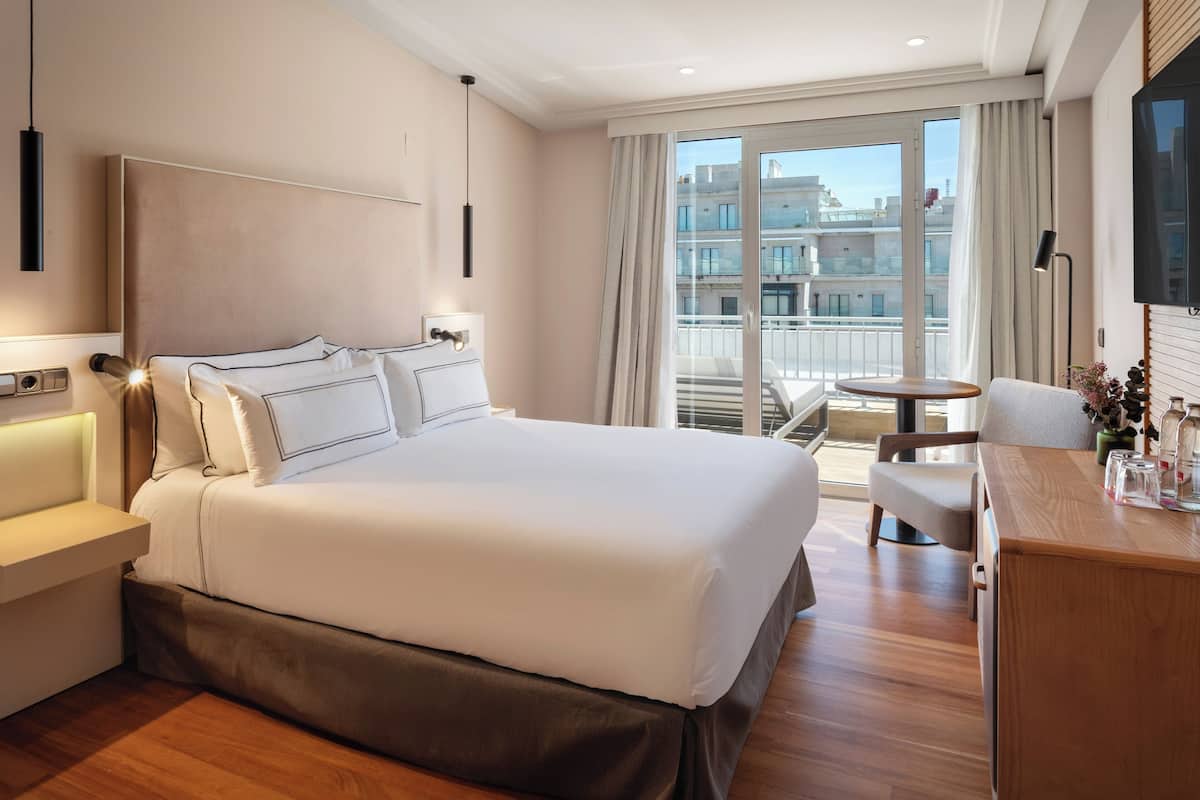 1 bedroom, minibar, in-room safe, desk
