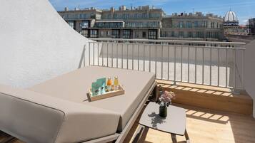 Familiekamer (2 Adults and 2 Children) | Een kluis op de kamer, een bureau, verduisterende gordijnen