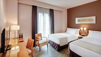 Minibar, Zimmersafe, Schreibtisch, schallisolierte Zimmer