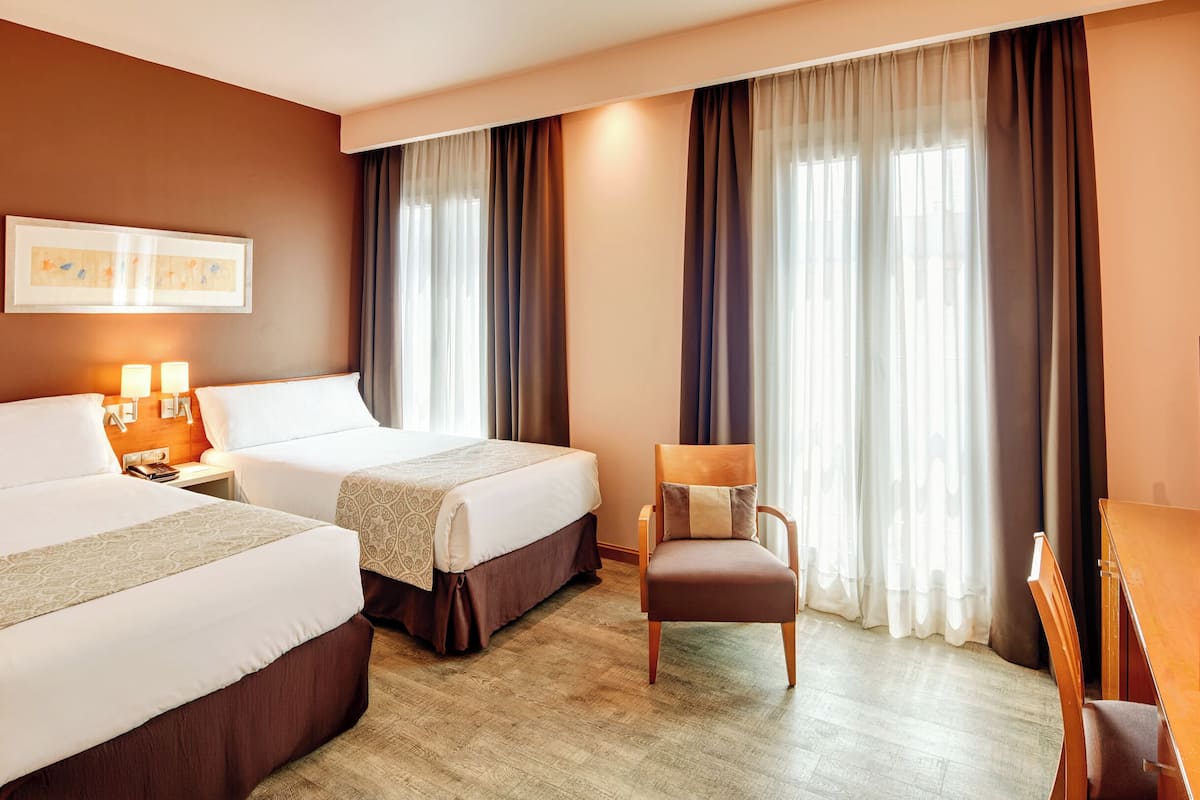 Chambre Supérieure avec lits jumeaux | 1 chambre, minibar, coffres-forts dans les chambres, bureau