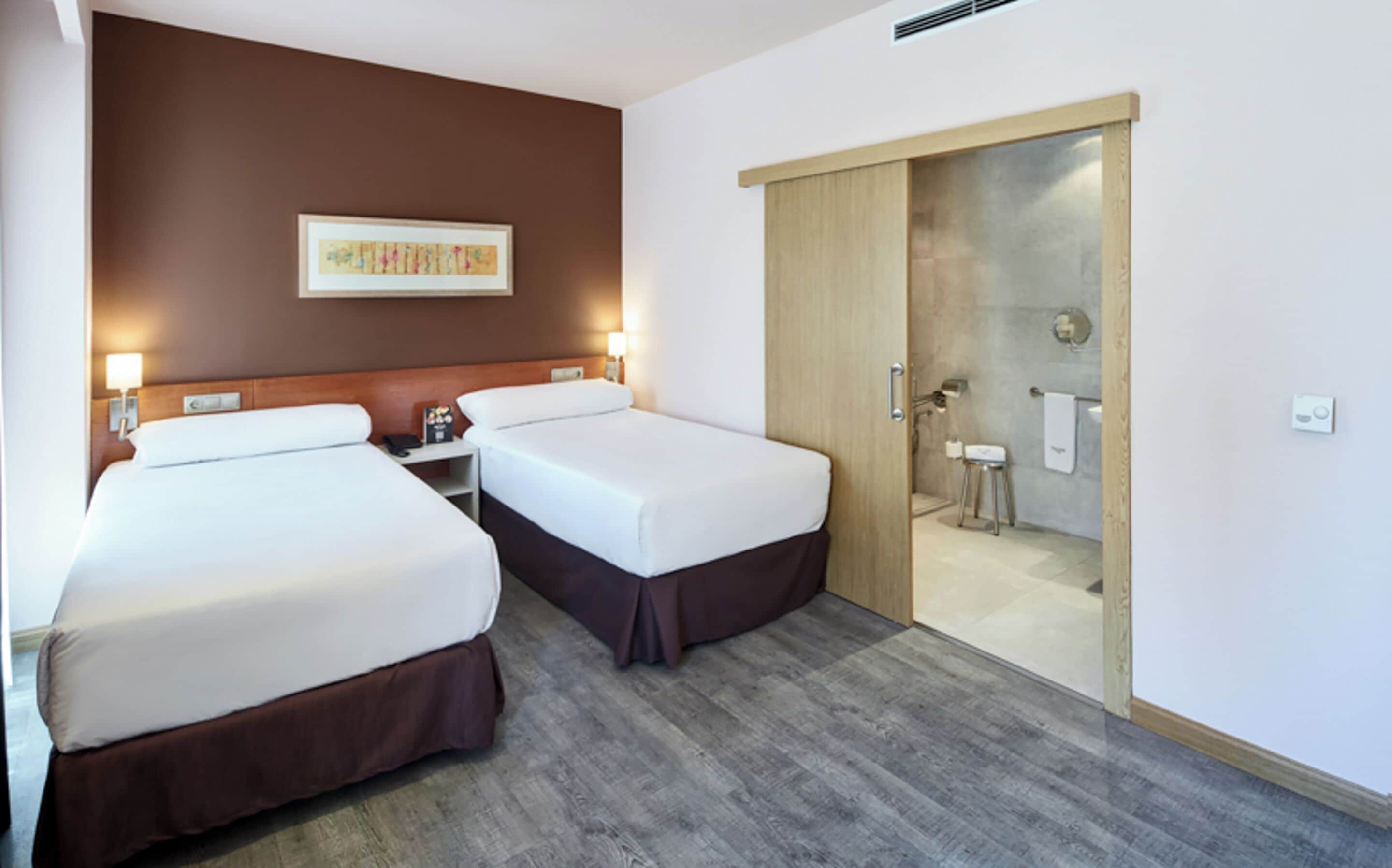 superior twin room | 1 bedroom, minibar, in-room safe, desk