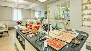 Se ofrece un desayuno bufé todos los días (por un coste adicional)