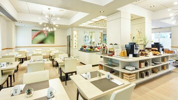Desayuno buffet todos los días (con cargo)
