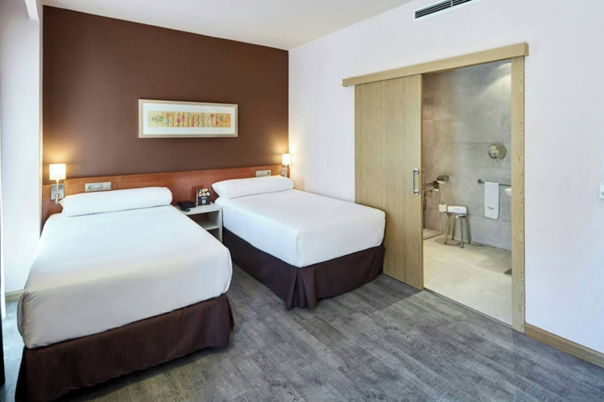 Quarto duplo superior | Frigobar, cofres nos quartos, escrivaninha, quartos à prova de som