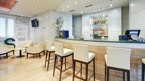 Minibar, in-room safe, desk, soundproofing - Hotel Sercotel Alcalá 611 (Madrid)