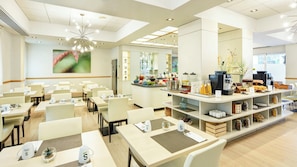 Desayuno buffet todos los días (con cargo)