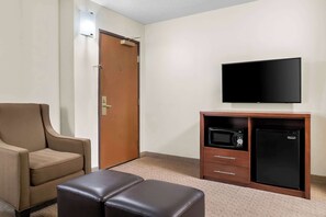Suite, 1 King Bed with Sofa bed, Non Smoking