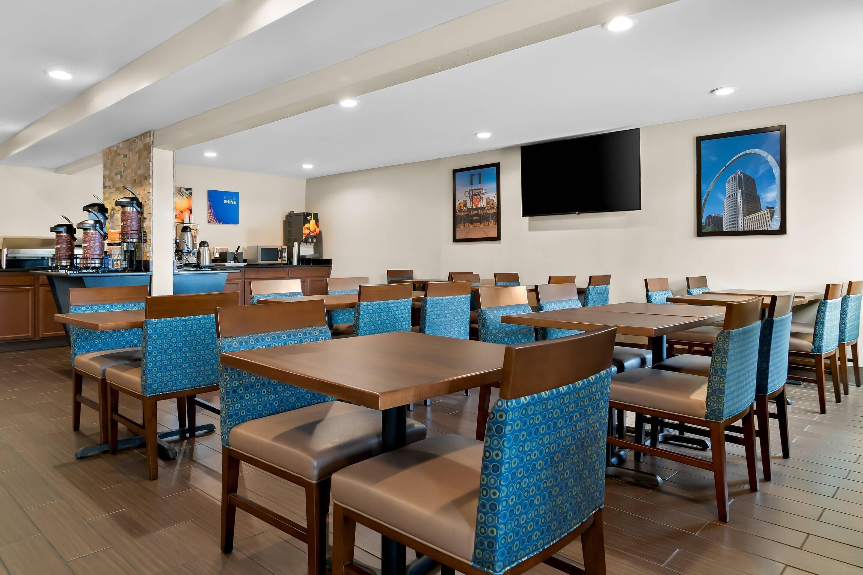 Café da manhã com buffet grátis todos os dias