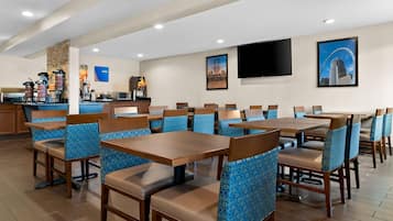 Café da manhã com buffet grátis todos os dias