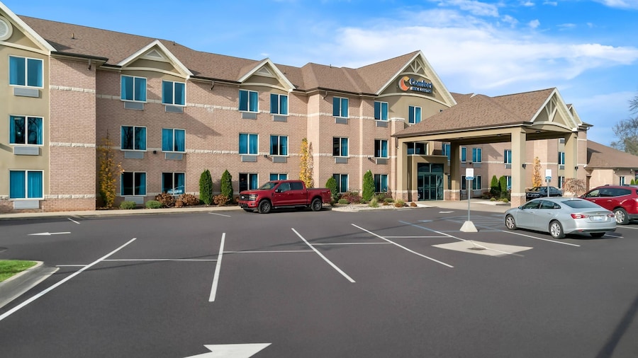 Comfort Inn & Suites Taylor - Detroit