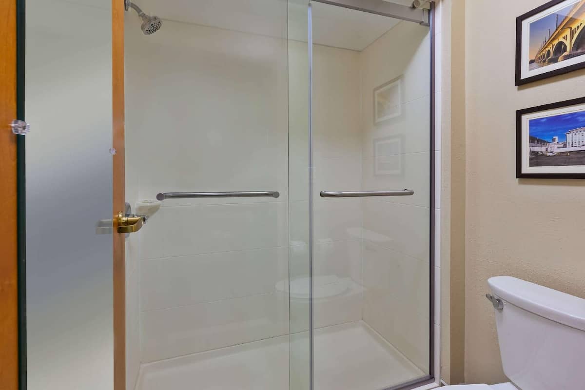 Bathroom | Free toiletries, hair dryer, towels, soap