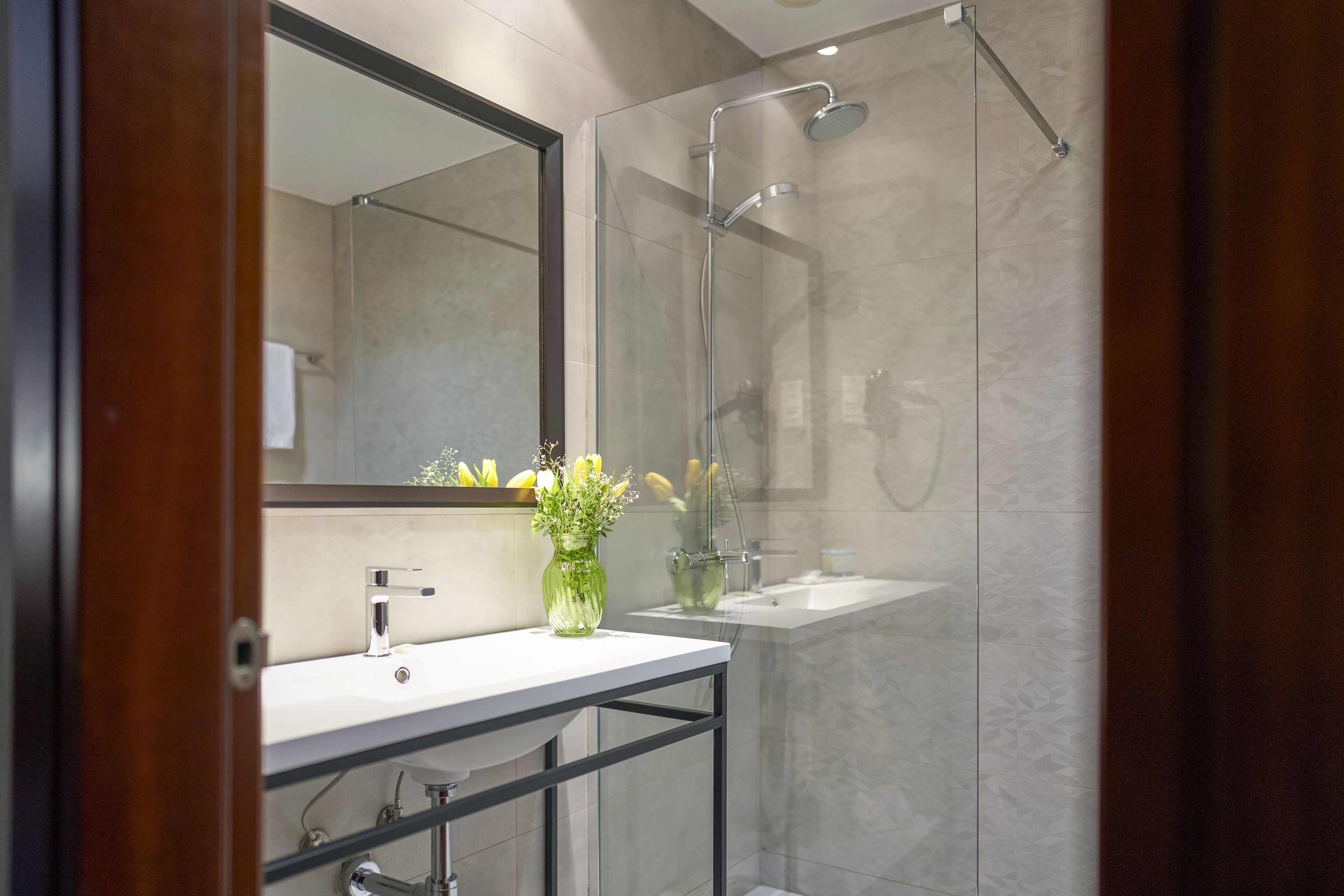 bathtub, free toiletries, hair dryer, towels