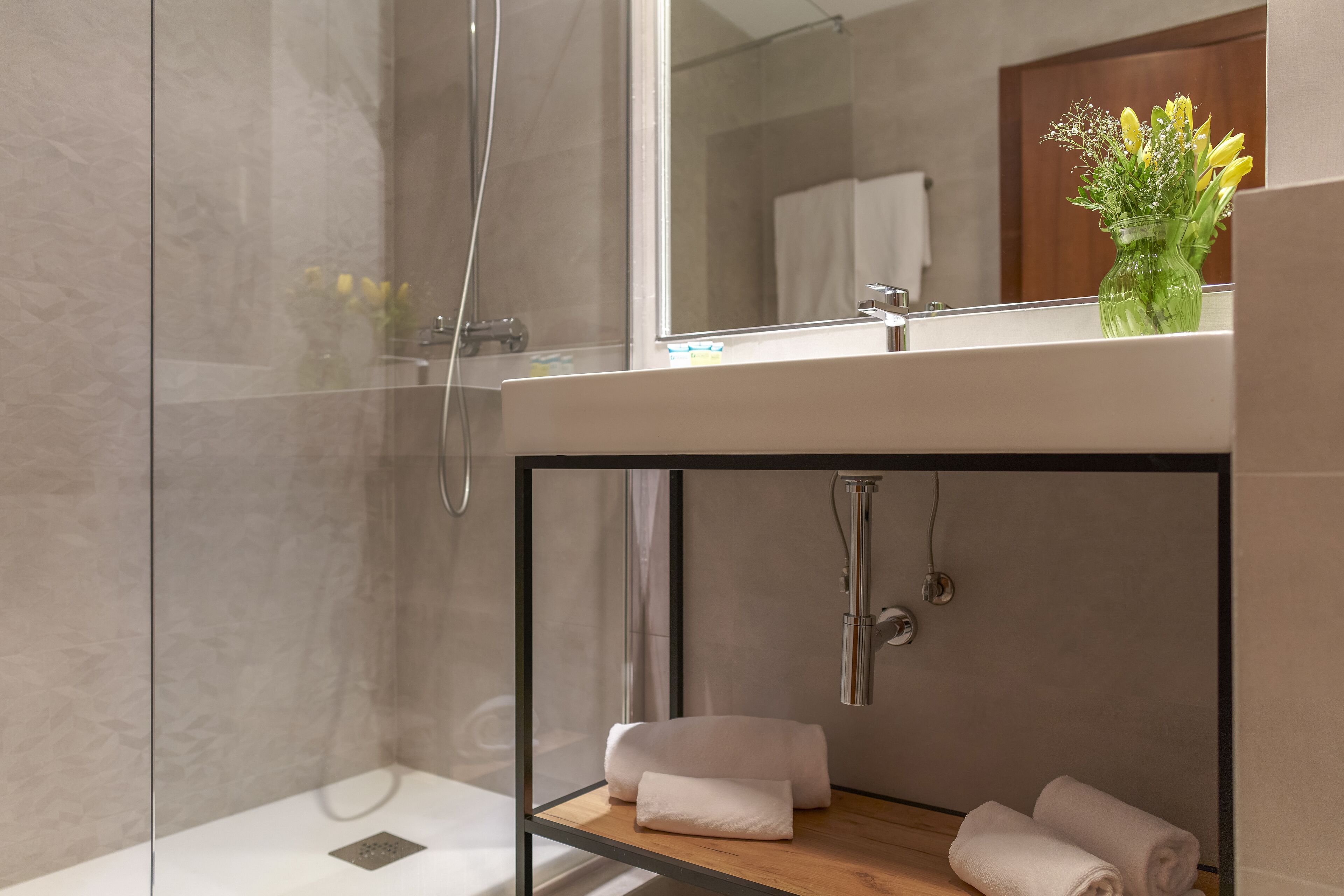 bathtub, free toiletries, hair dryer, towels