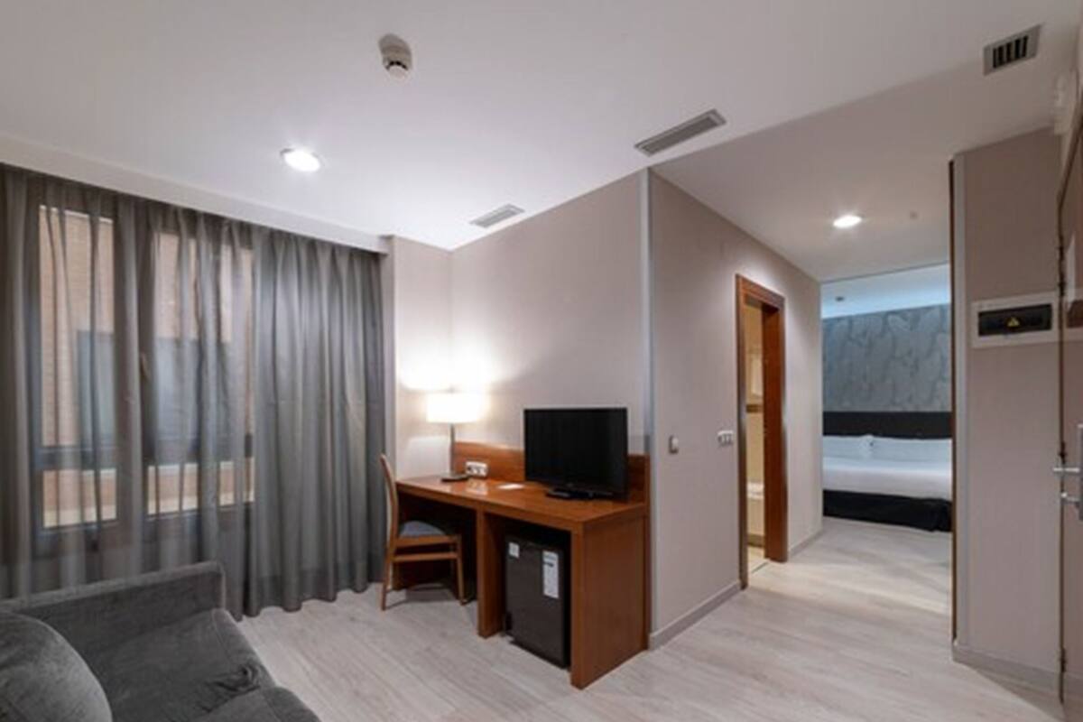 客房 (Habitacion Deluxe Doble) | 迷你吧、客房內保險箱、書桌、熨斗/熨衣板