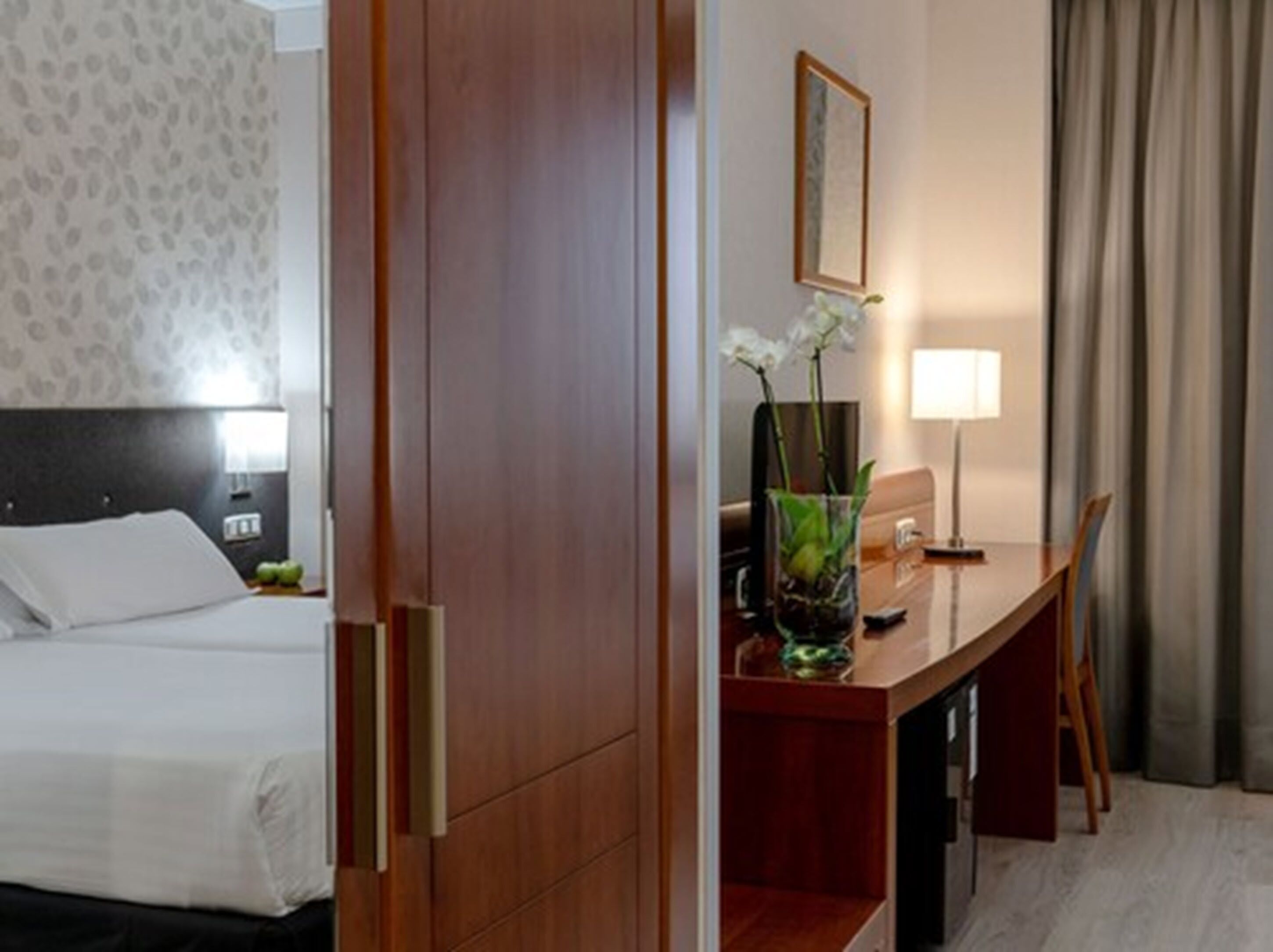 Double or Twin Room | Minibar, in-room safe, desk, iron/ironing board