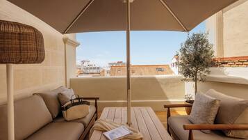 The Artist Junior Suite City View & Terrace | Terrace/patio