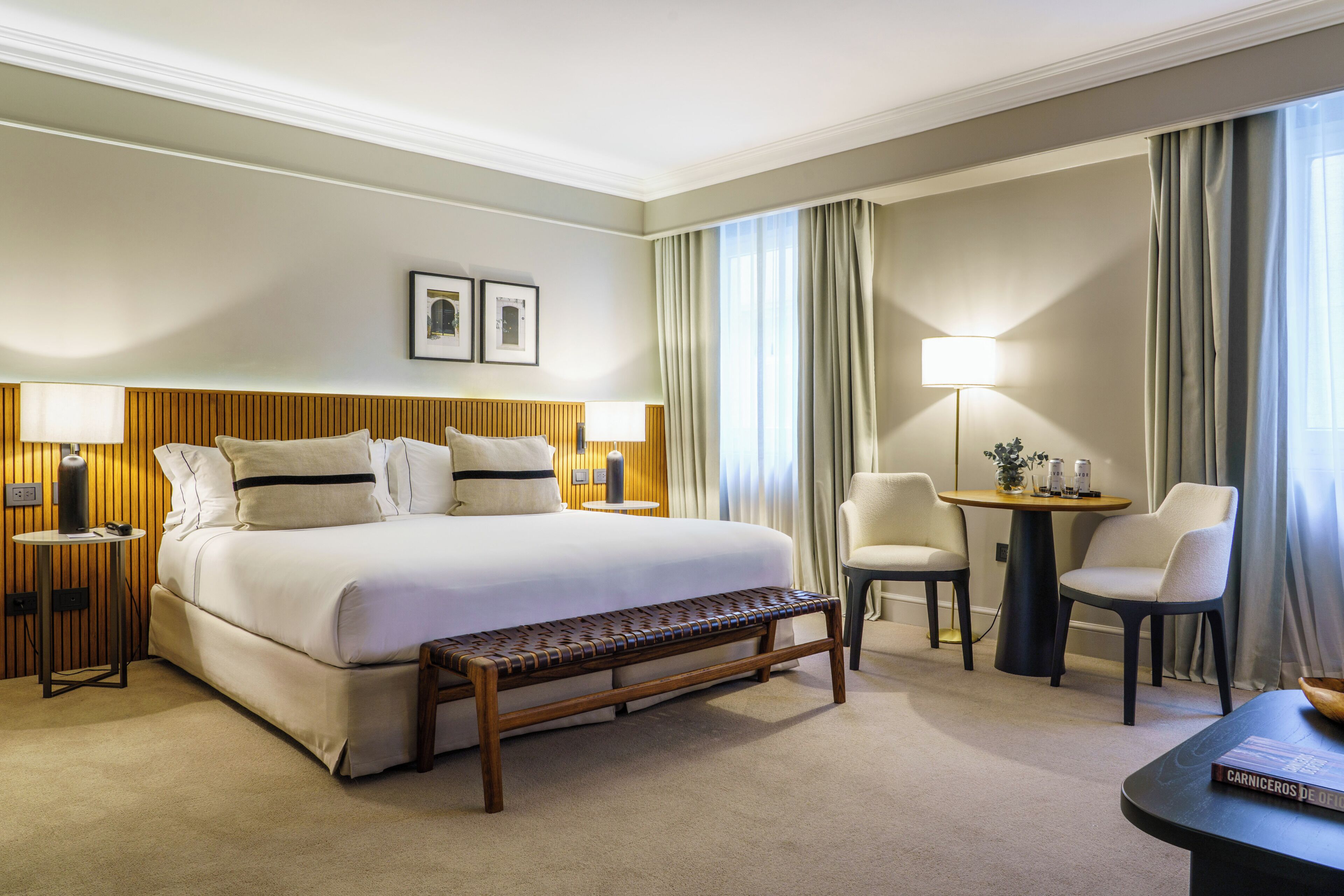 The Artist Junior Suite | Seprai premium, selimut bulu angsa, bantalan ekstra lembut, dan minibar