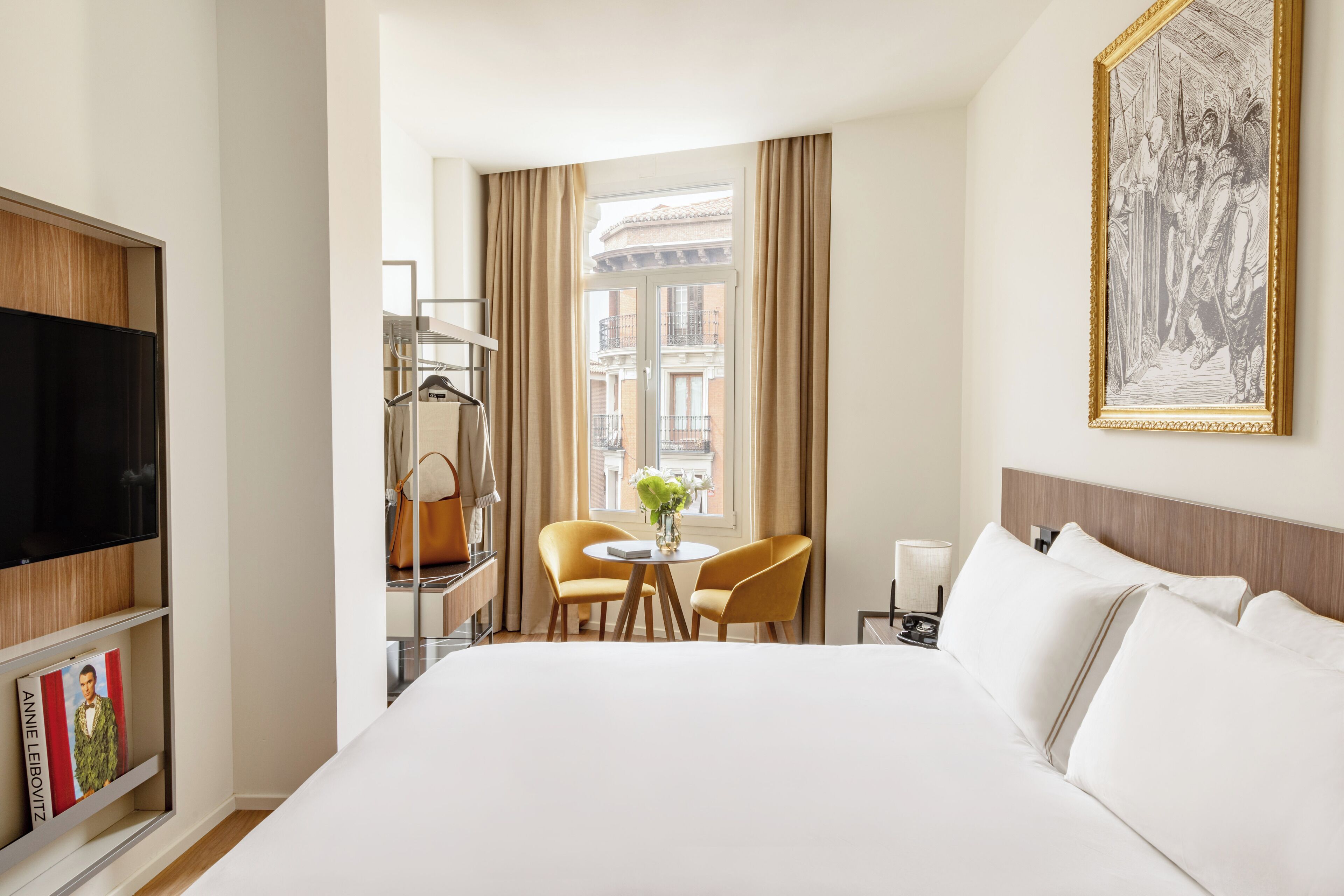 superior room city view | premium bedding, down duvets, pillow-top beds, minibar