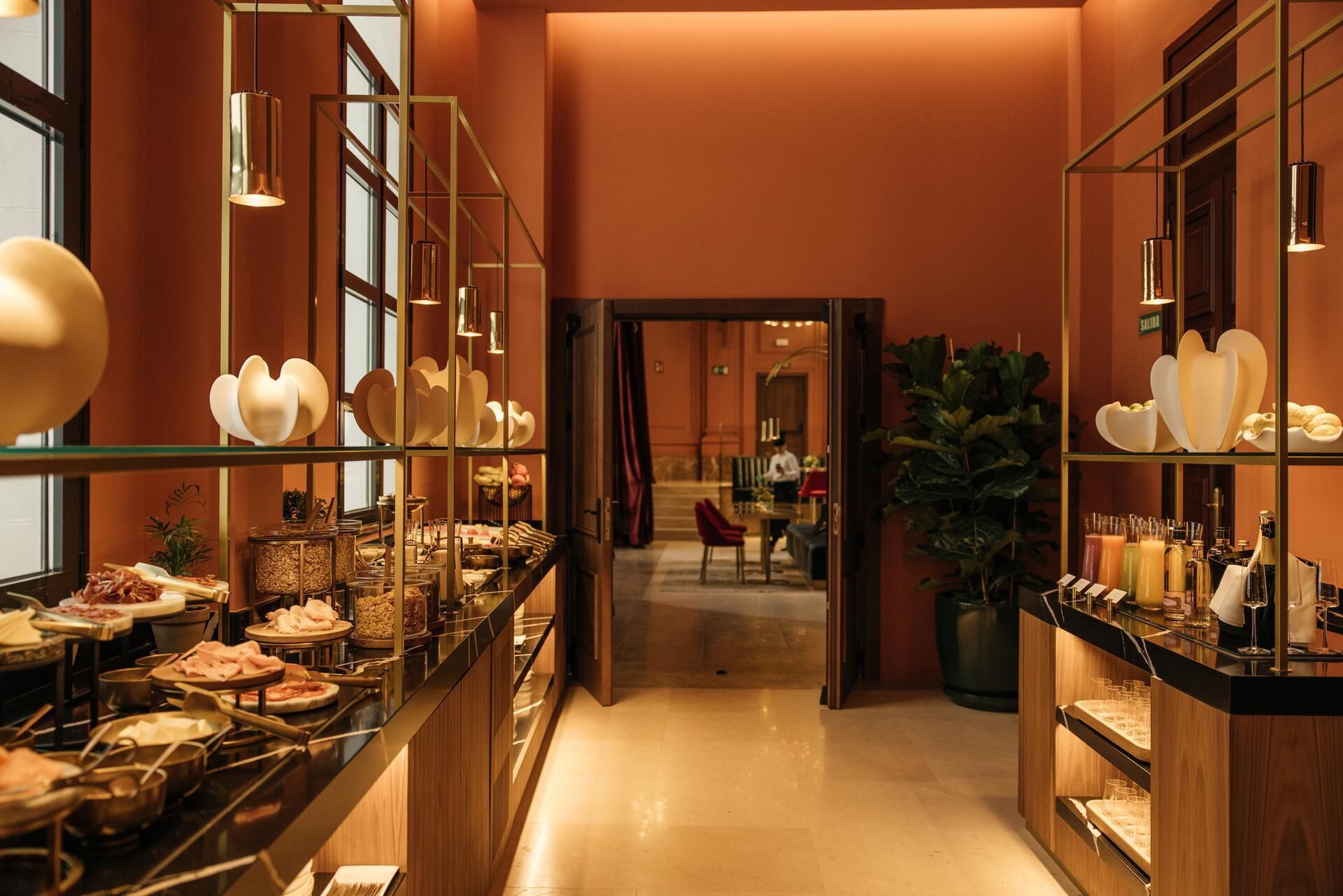 Petit déjeuner buffet (35 EUR par personne)