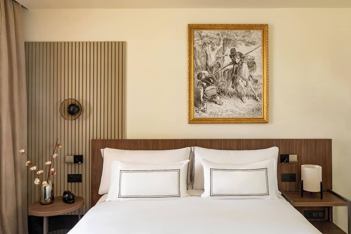 Hochwertige Bettwaren, Daunenbettdecken, Pillowtop-Betten, Minibar