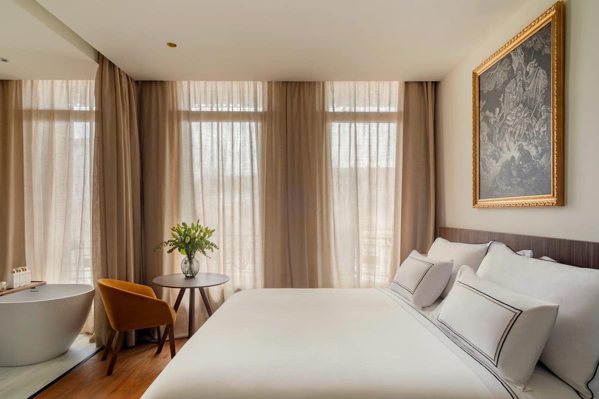 Deluxe Extra Room City View | Hochwertige Bettwaren, Daunenbettdecken, Pillowtop-Betten, Minibar