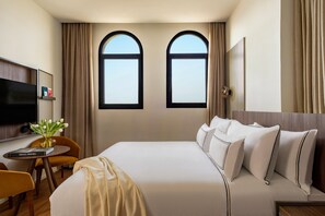 The Artist Junior Suite with Terrace Roof View | Roupas de cama premium, edredons de pluma, camas com colchões pillow-top