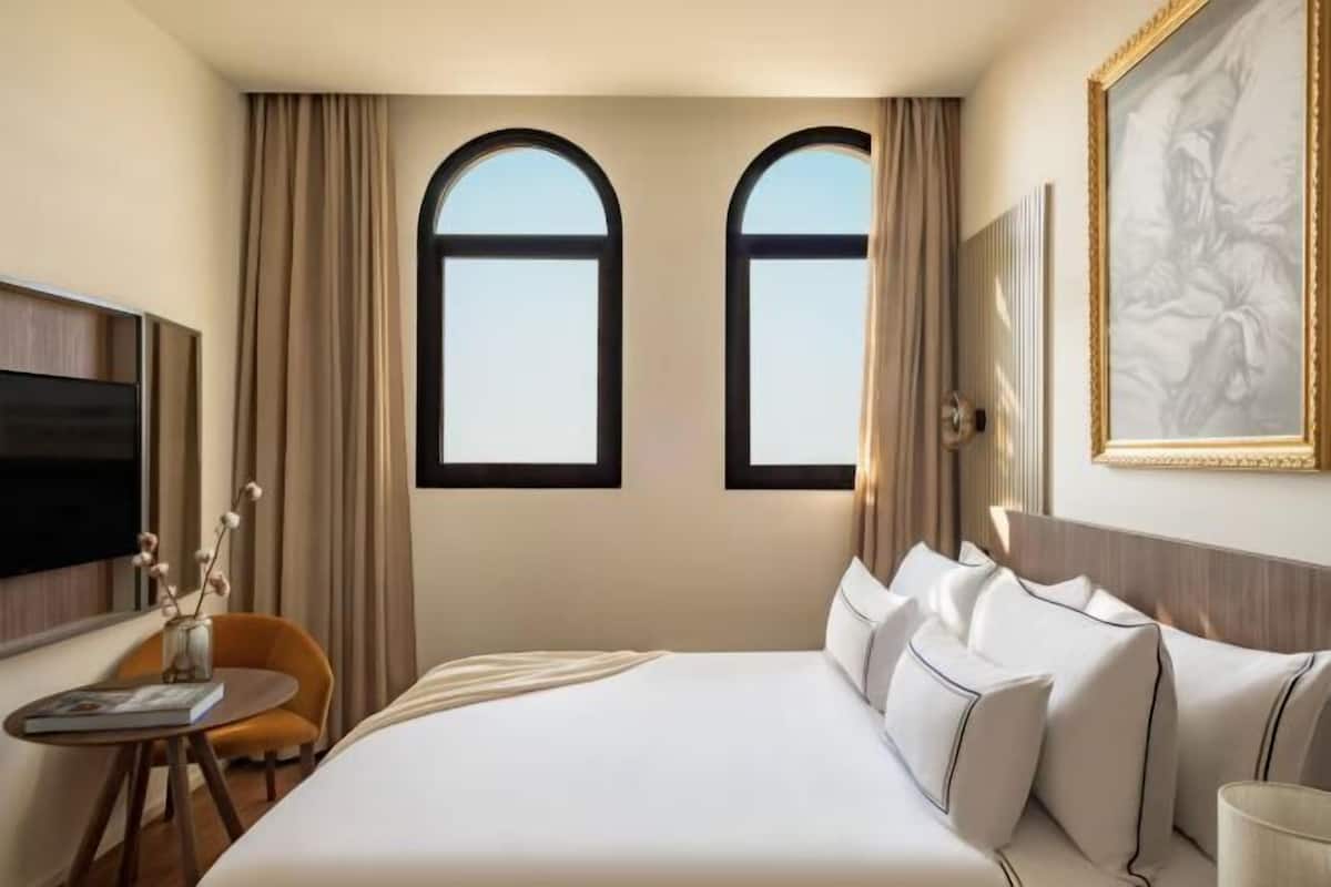 Hochwertige Bettwaren, Daunenbettdecken, Pillowtop-Betten, Minibar