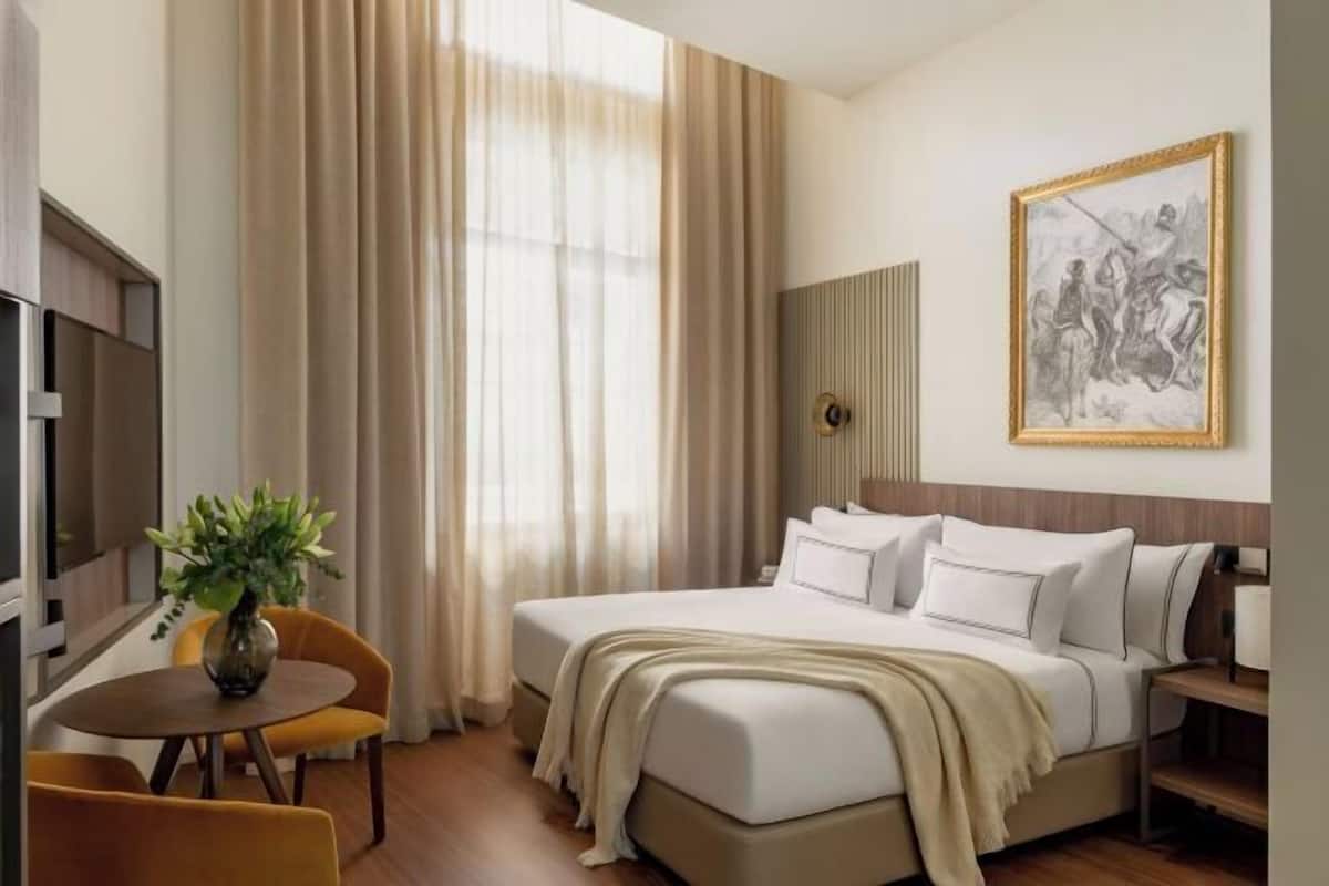 Hochwertige Bettwaren, Daunenbettdecken, Pillowtop-Betten, Minibar