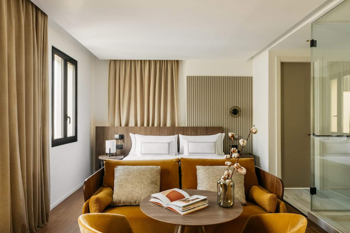 Hochwertige Bettwaren, Daunenbettdecken, Pillowtop-Betten, Minibar