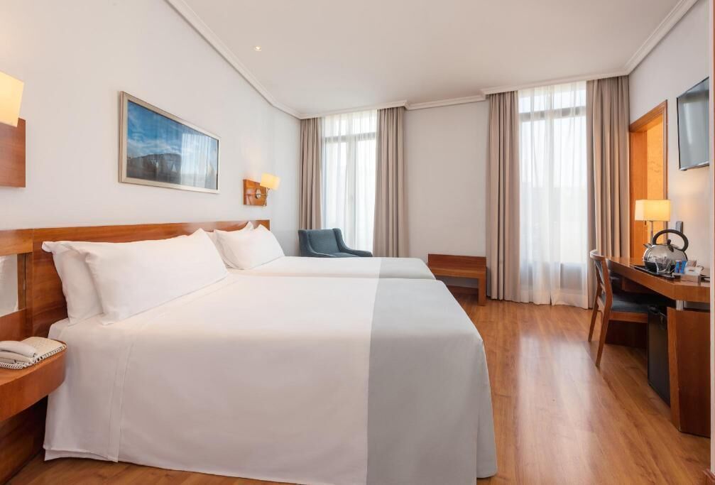 Sengetøy av topp kvalitet, dundyner, senger med overmadrass og minibar