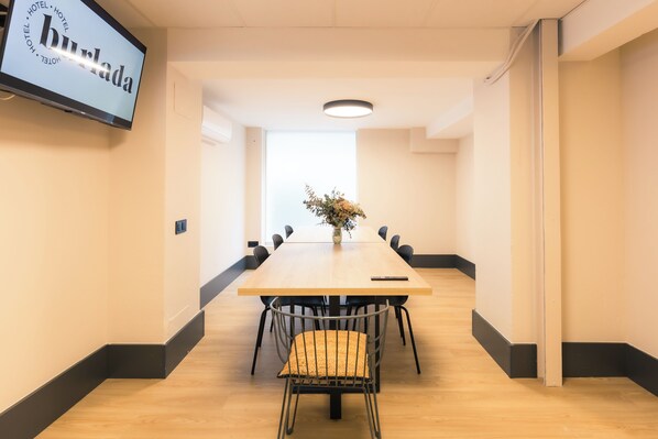 Meeting facility