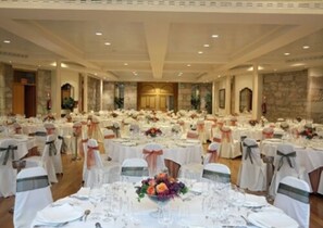 3 restaurants, serveren ontbijt, lunch, diner, Italiaanse gerechten