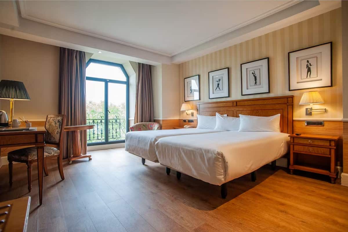 superior room, 2 single beds, city view | 1 bedroom, minibar, in-room safe, desk