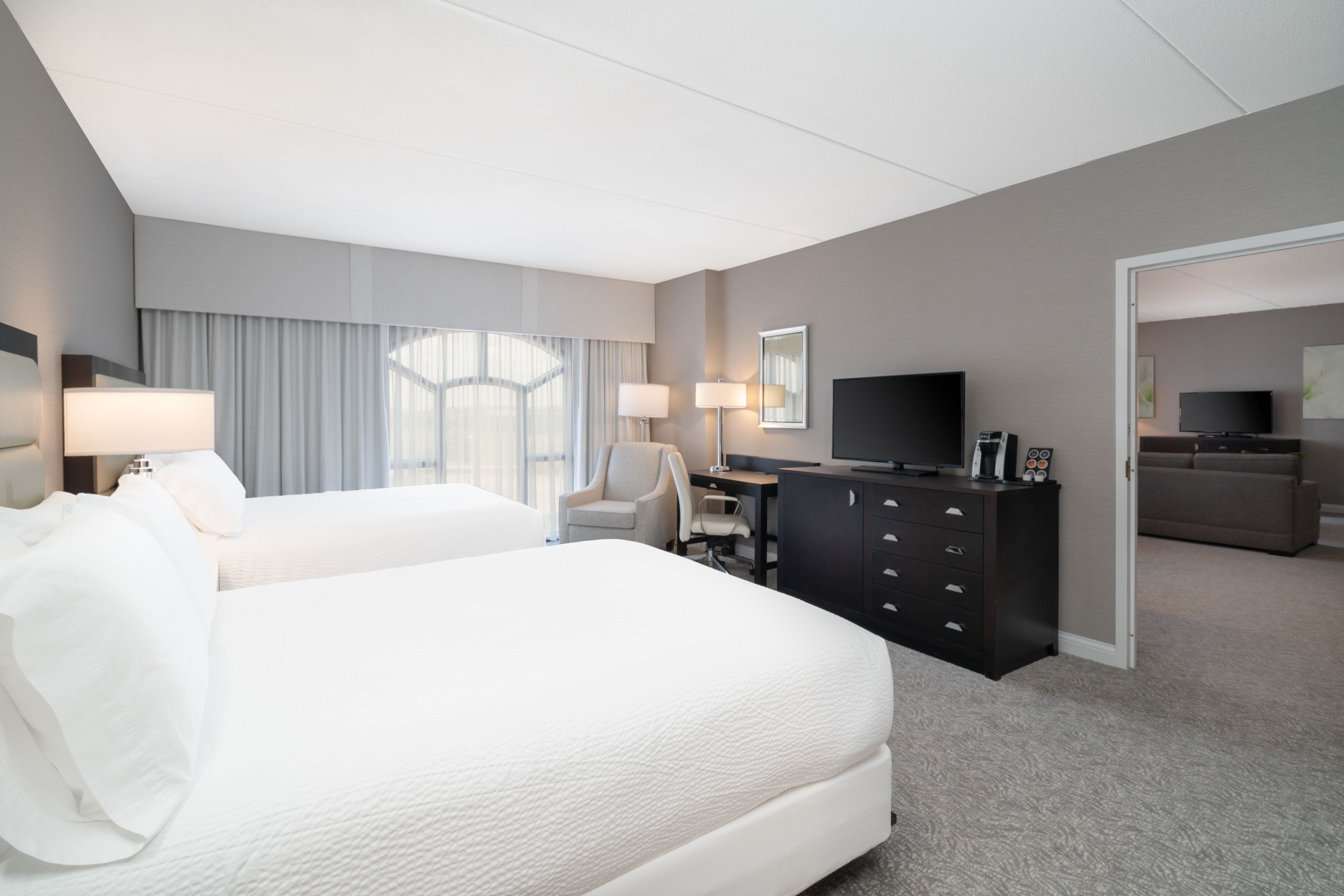 1 bedroom, hypo-allergenic bedding, desk, blackout curtains